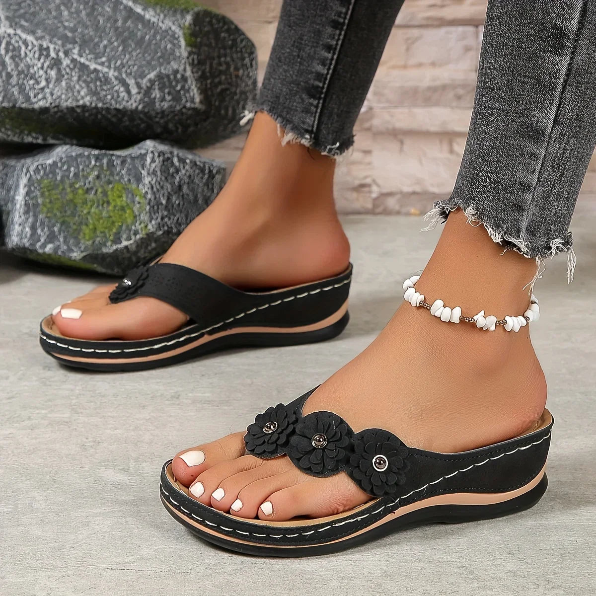 Saratte - Super Comfortable and Cool Flip-Flops
