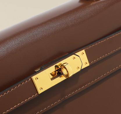 Grace Box – Bolsa Estruturada em Couro Genuíno Liso ( 28 CM )