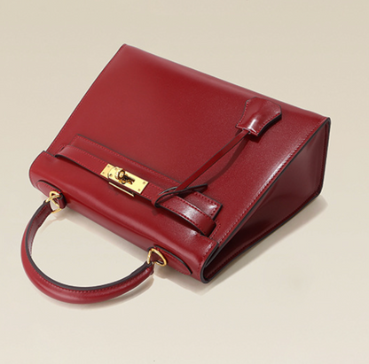 Grace Box – Bolsa Estruturada em Couro Genuíno Liso ( 28 CM )