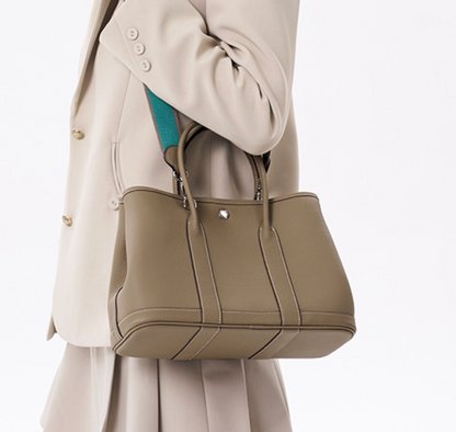 Brigitte – Bolsa Elegante em Couro Genuíno Estilo Togo