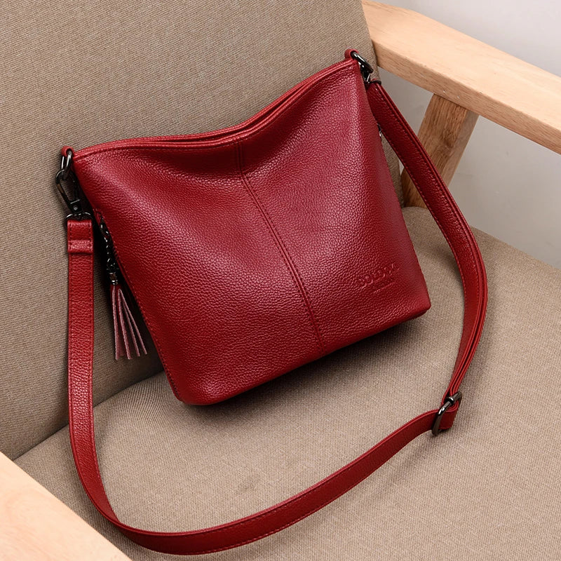 Bolsa "Lany Soft Tassel" – Elegância Casual com Estilo