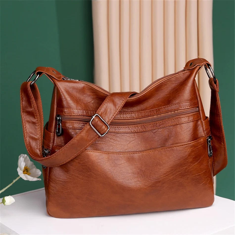 Vera Vintage – Elegant Hobo Bag
