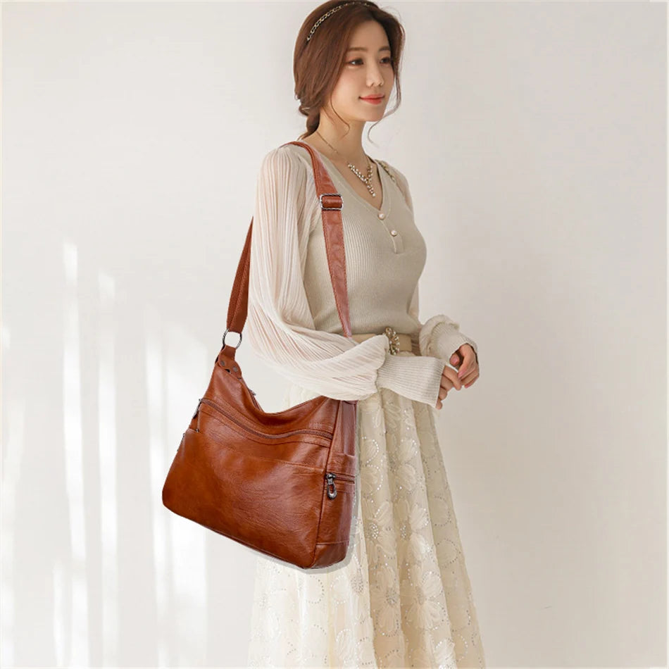 Vera Vintage – Elegant Hobo Bag