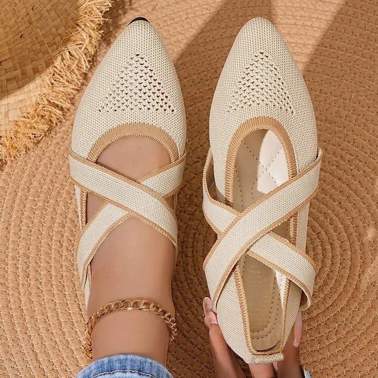 Élise - Elegant Two-Tone Flat with Criss-Cross Straps