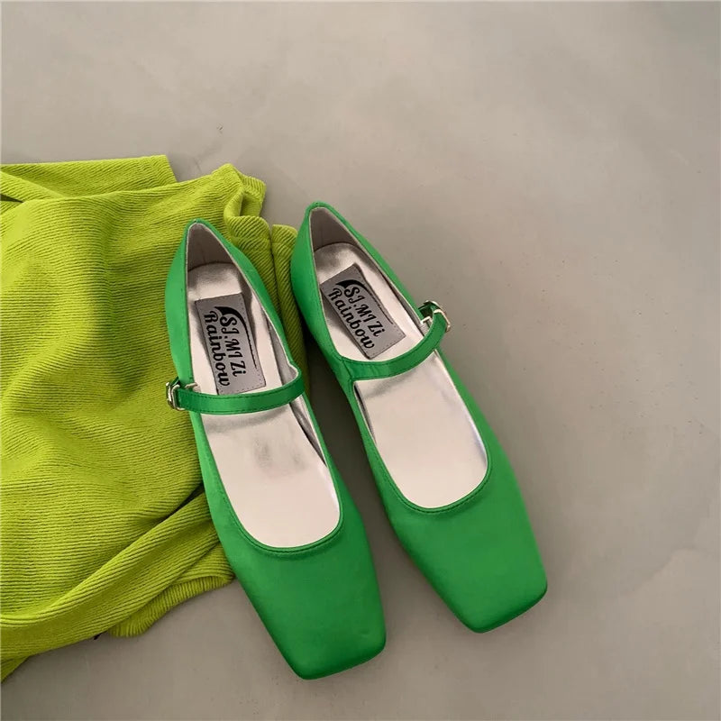 Amélie Satin - Sabrinas Mary Jane Elegantes em Cetim