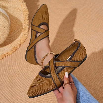 Élise - Elegant Two-Tone Flat with Criss-Cross Straps