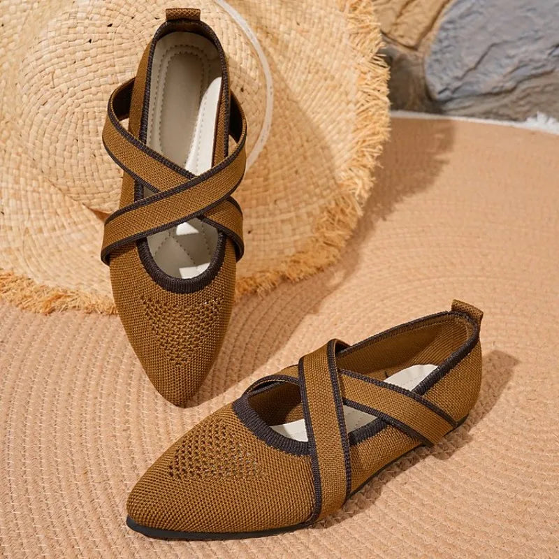 Élise - Elegant Two-Tone Flat with Criss-Cross Straps