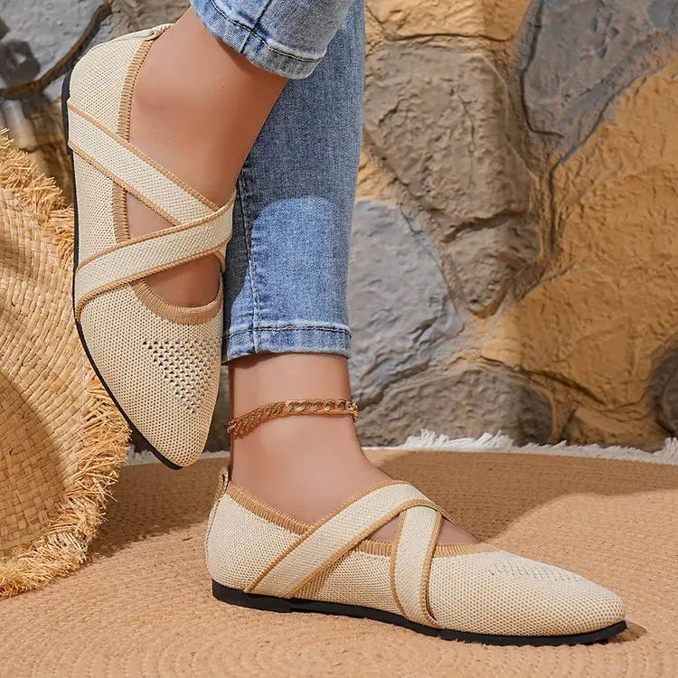 Élise - Elegant Two-Tone Flat with Criss-Cross Straps