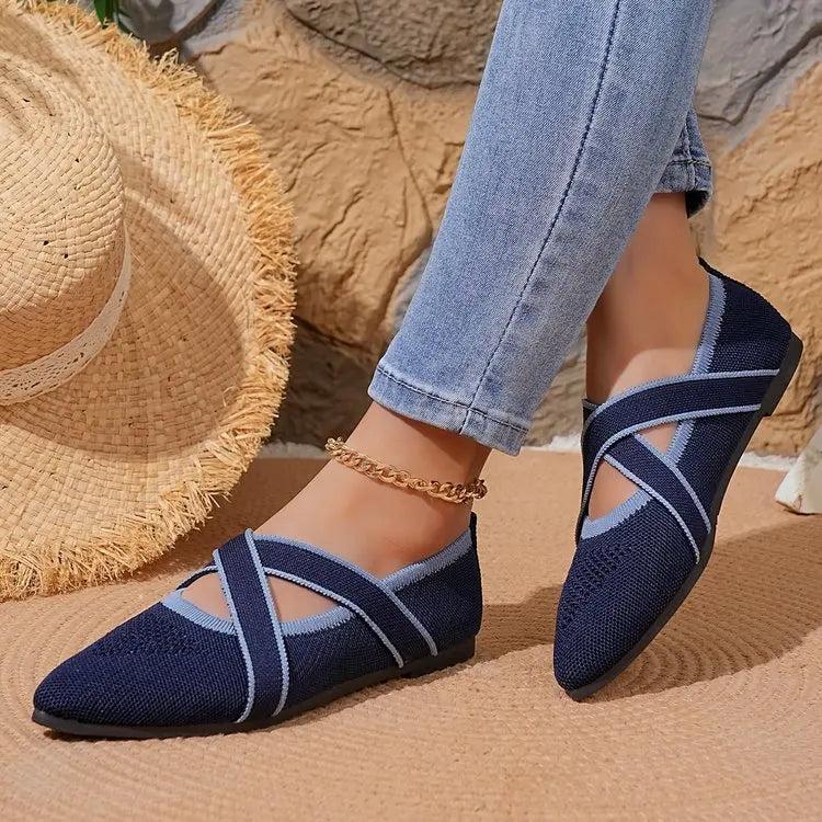 Élise - Elegant Two-Tone Flat with Criss-Cross Straps