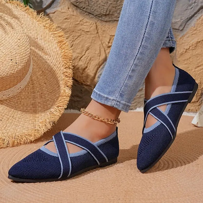 Élise - Elegant Two-Tone Flat with Criss-Cross Straps