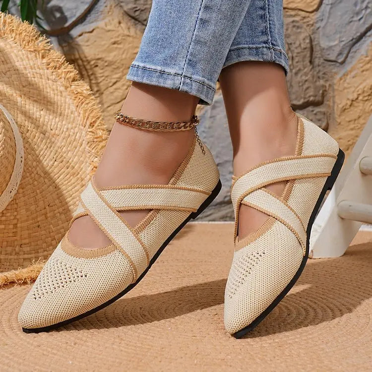 Élise - Elegant Two-Tone Flat with Criss-Cross Straps