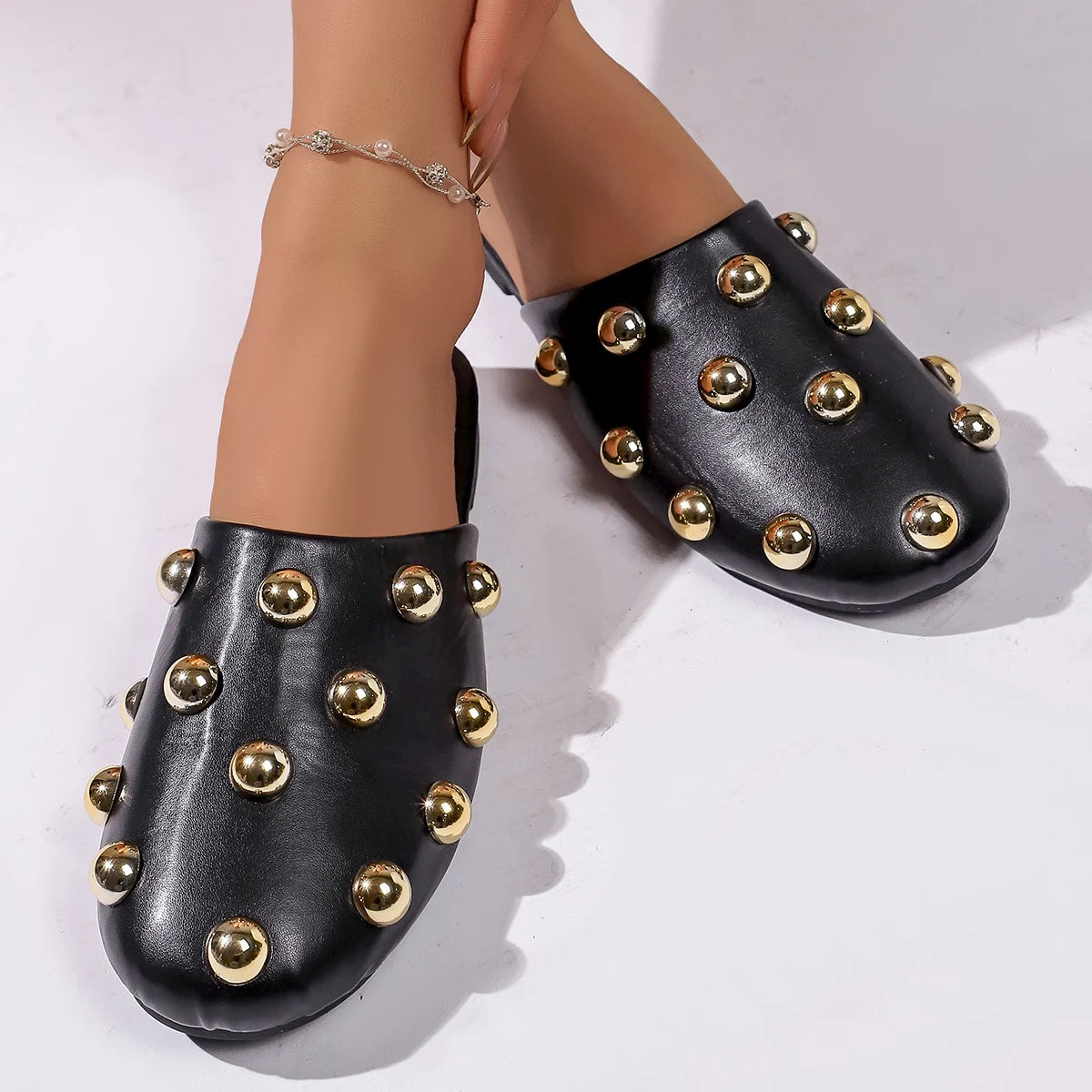 Verona Rivet – Mules Casuais Elegantes