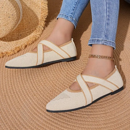 Élise - Elegant Two-Tone Flat with Criss-Cross Straps