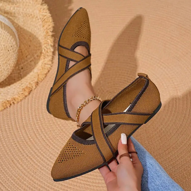 Élise - Elegant Two-Tone Flat with Criss-Cross Straps