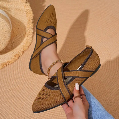 Élise - Elegant Two-Tone Flat with Criss-Cross Straps