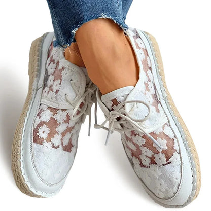 Kelly - Embroidered trainer-style shoe, very fresh and elegant