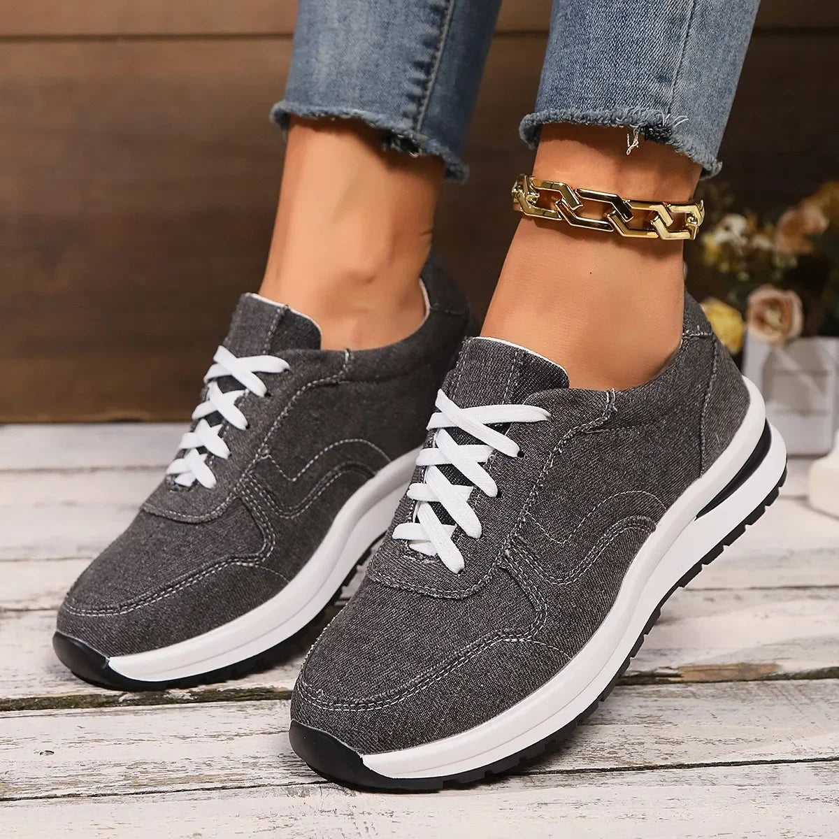 Lia Sneakers - Cool and comfortable
