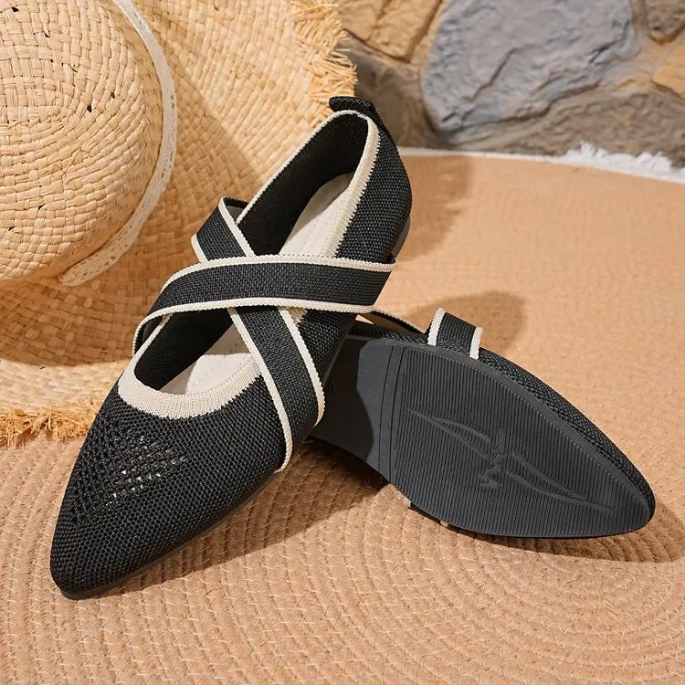 Élise - Elegant Two-Tone Flat with Criss-Cross Straps
