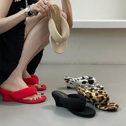 Serena Wedge – Chinelos Elegantes