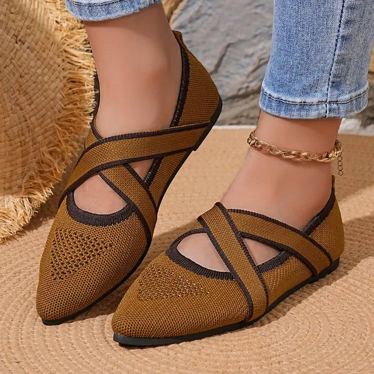 Élise - Elegant Two-Tone Flat with Criss-Cross Straps