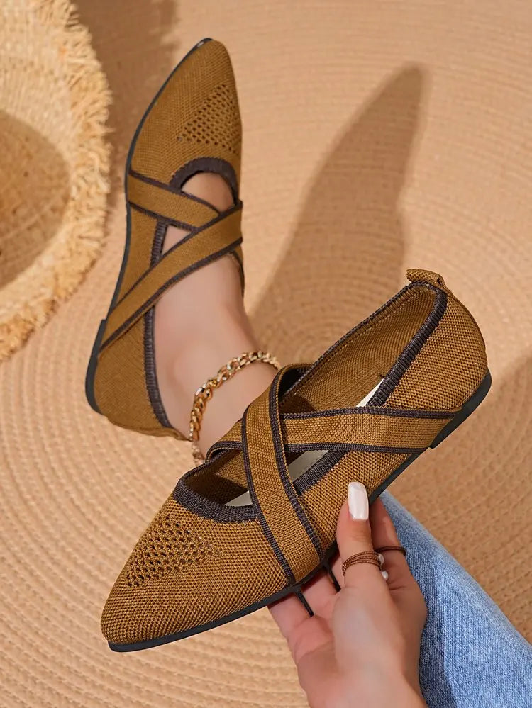 Élise - Elegant Two-Tone Flat with Criss-Cross Straps