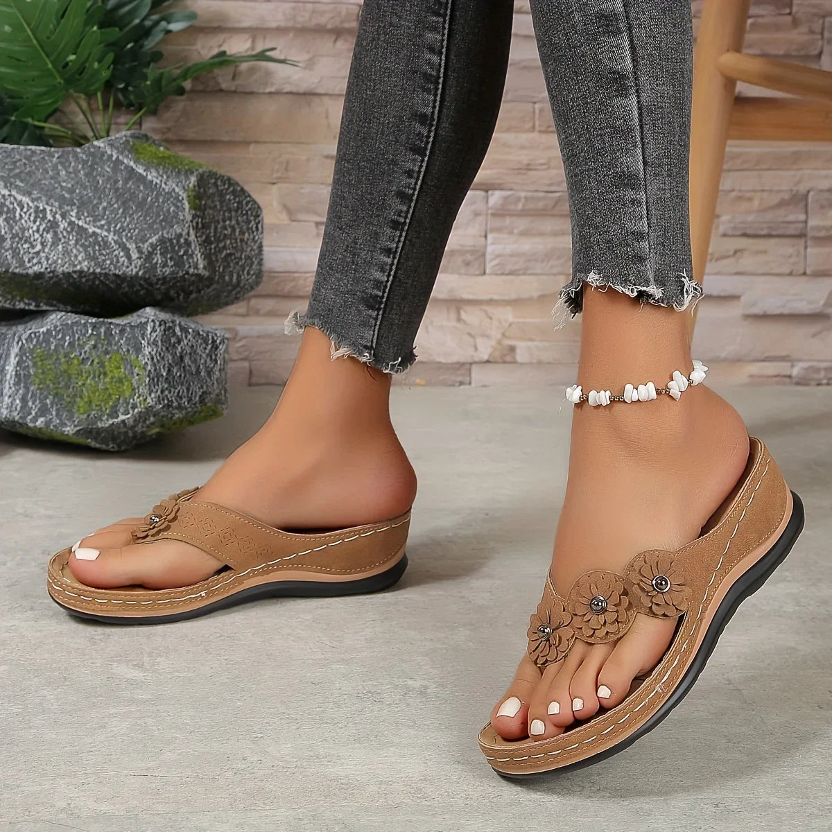 Saratte - Super Comfortable and Cool Flip-Flops