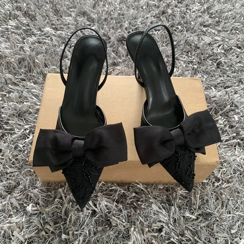 Arabella Fleur - Sapatos Slingback Bordados com Laço e Pérolas
