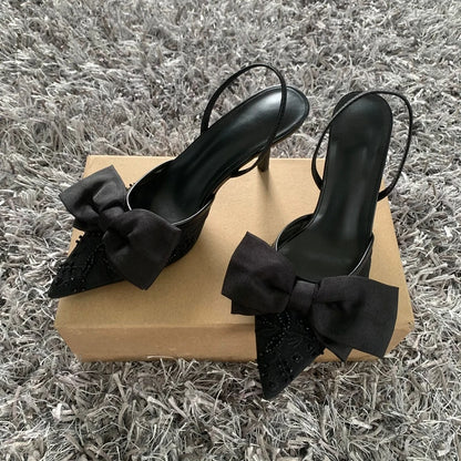 Arabella Fleur - Sapatos Slingback Bordados com Laço e Pérolas