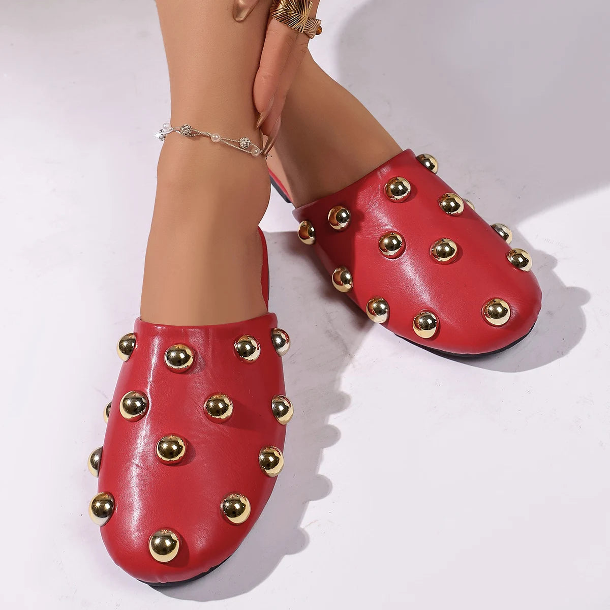 Verona Rivet – Mules Casuais Elegantes
