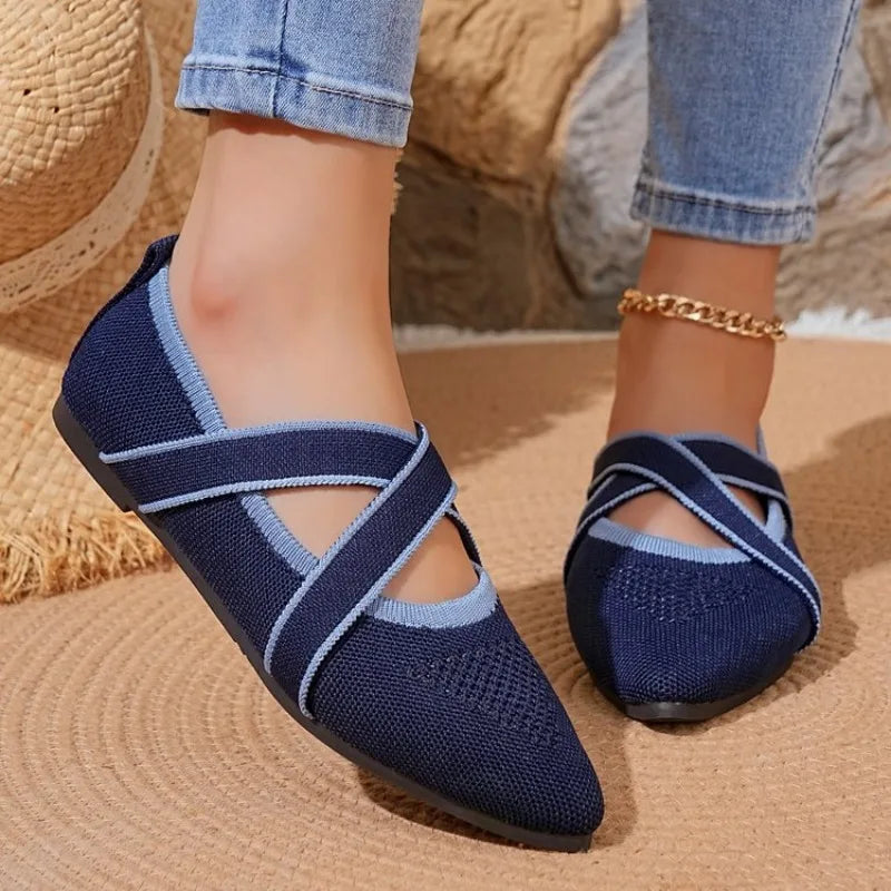 Élise - Elegant Two-Tone Flat with Criss-Cross Straps